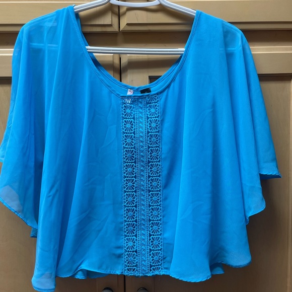Love by Design ladies medium blouse. - Picture 3 of 13